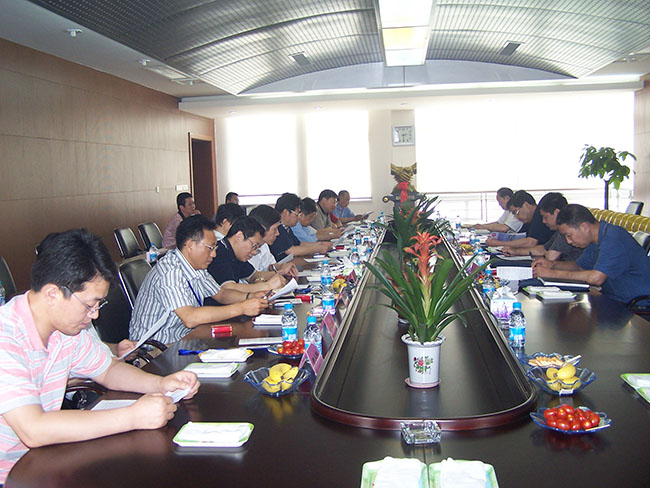 July 26, 2012, Zhangjiagang Party Secretary Xu Meijian braved the heat to chang condolences...