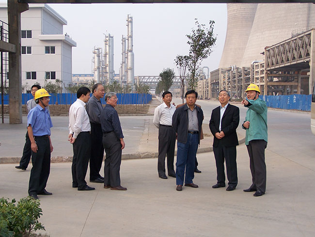  July 26, 2012, Zhangjiagang Party Secretary Xu Meijian braved the heat to chang condolences...